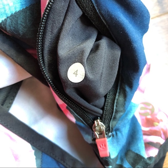 🦊RARE Lululemon Secret Garden Tracker Short - Picture 6 of 7